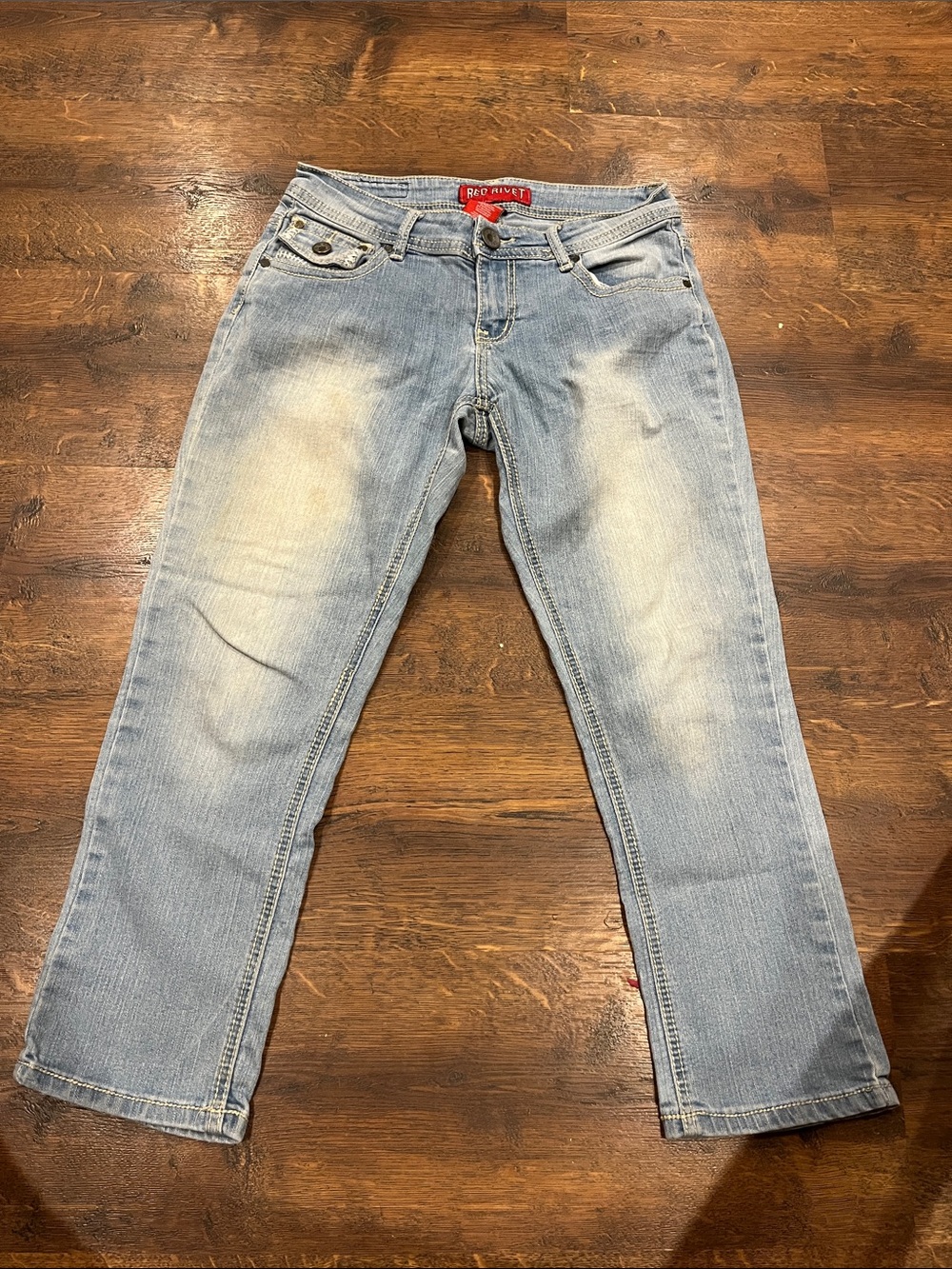 Red Rivet Lightwash Capri Jeans - Size 7